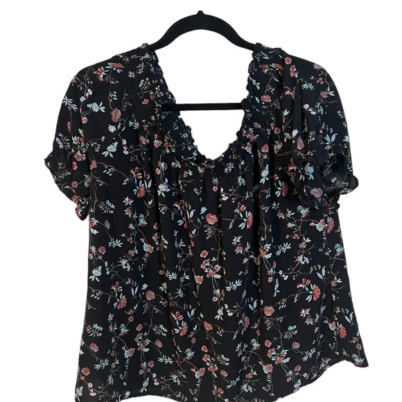 Trendsetter Tops - A Trendsetter blouse in size XXL